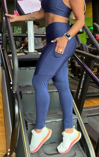 Calça legging fitness montaria com bolso e cós largo mescla cinza